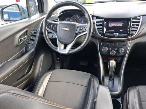 Used 2020 Chevrolet Trax LT w/ LT Convenience Package FWD image 8