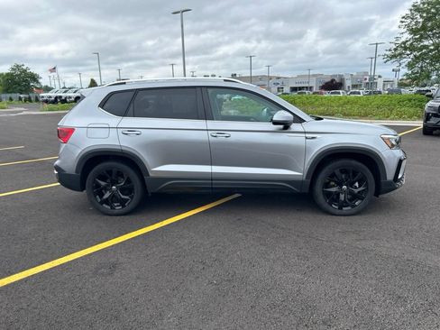 Used 2022 Volkswagen Taos SE AWD/4WD image 6