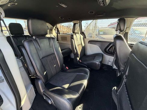 Used 2019 Dodge Grand Caravan SXT image 21