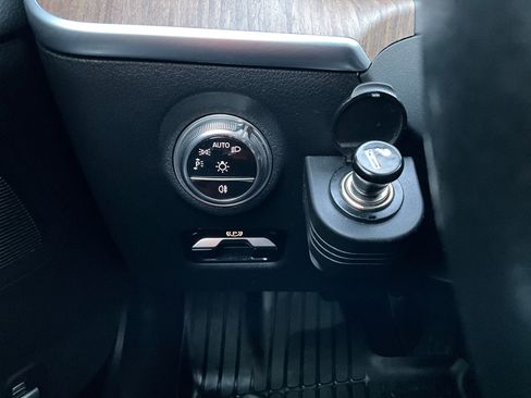 Used 2023 Mercedes-Benz C 300 4MATIC Sedan image 24