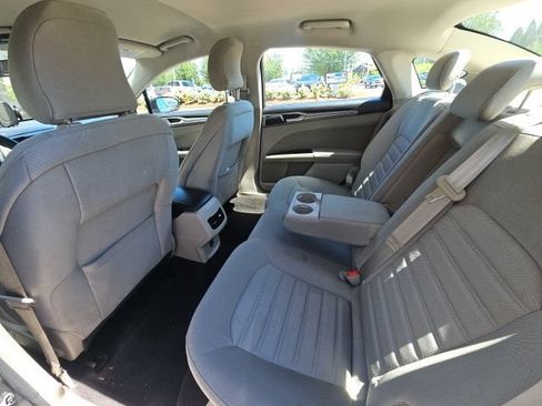 Used 2019 Ford Fusion SE FWD image 6
