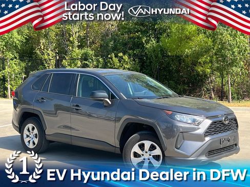 Used 2022 Toyota RAV4 LE FWD image 1