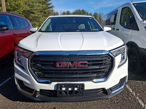 Certified 2024 GMC Terrain SLE image 2