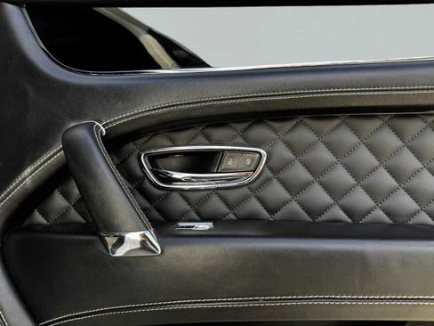 Used 2017 Bentley Bentayga image 42