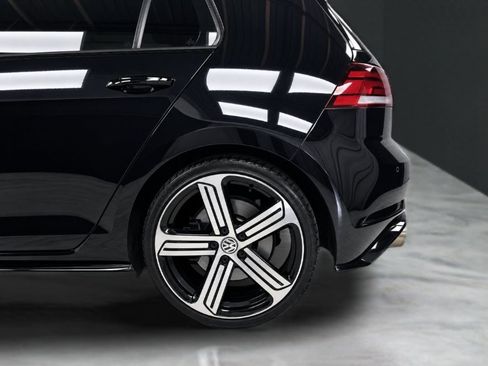 Used 2018 Volkswagen Golf R 4-Door AWD/4WD image 13