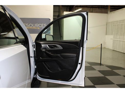 Used 2022 Chevrolet Traverse LT image 27
