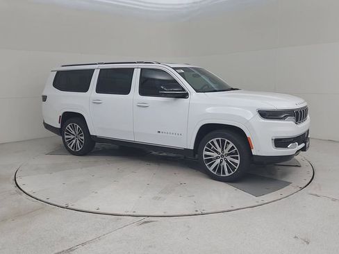 New 2025 Jeep Wagoneer L Series II image 2