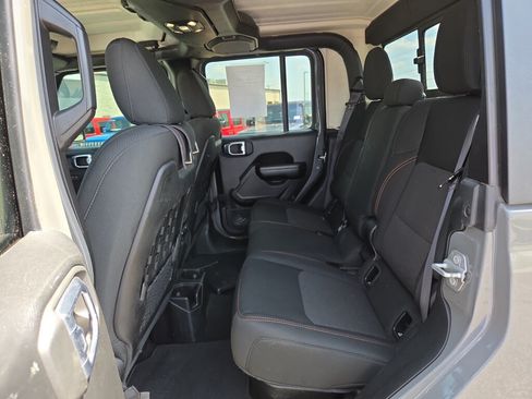 Used 2021 Jeep Gladiator Mojave AWD/4WD image 13