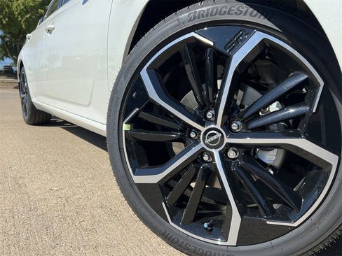 New 2025 Nissan Altima 2.5 SR image 8