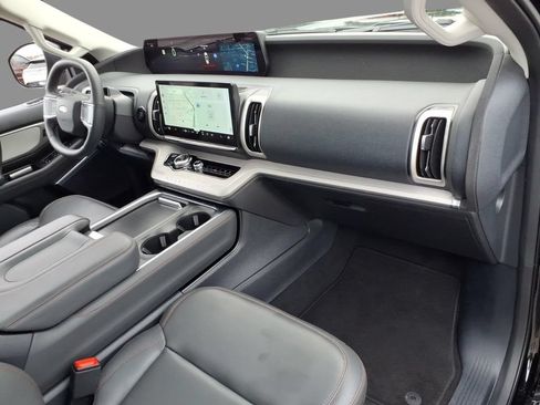 Used 2025 Ford Expedition Active AWD/4WD image 12