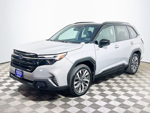 Used 2025 Subaru Forester Touring AWD/4WD image 3