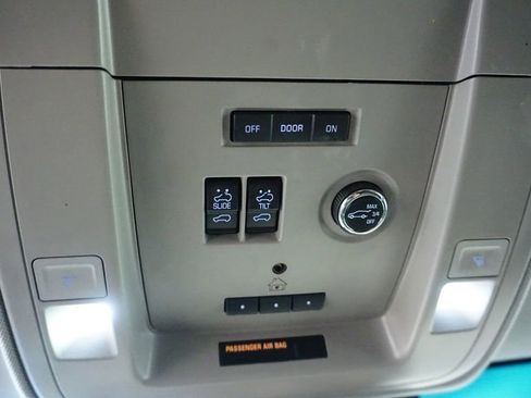 Used 2015 Chevrolet Suburban LTZ image 39