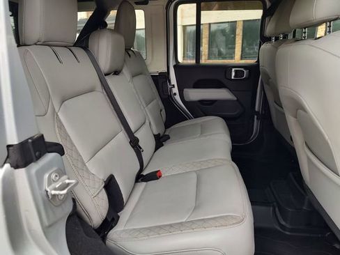 Certified 2022 Jeep Wrangler Unlimited Sahara image 32