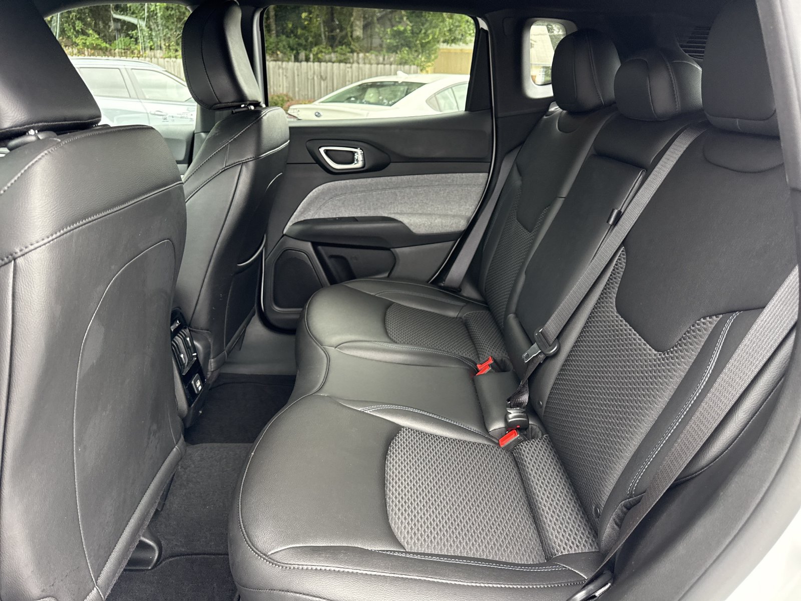 Used 2025 Jeep Compass Latitude AWD/4WD image 10
