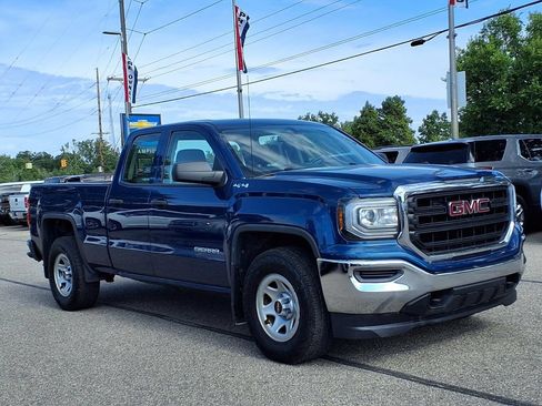 Used 2018 GMC Sierra 1500 4x4 Double Cab w/ Sierra Convenience Package image 3