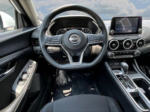 Used 2025 Nissan Sentra SV FWD image 10