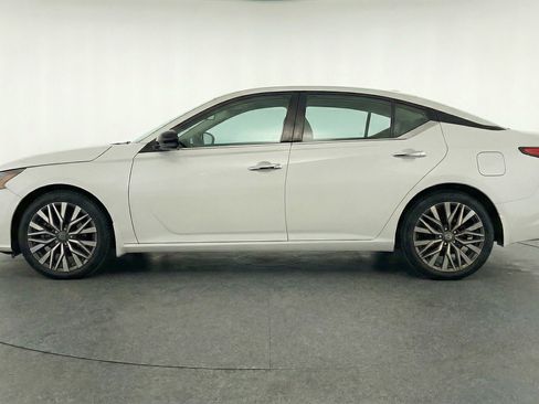 Used 2025 Nissan Altima 2.5 SV FWD image 5