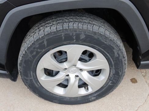 Used 2021 Toyota RAV4 LE AWD/4WD image 11