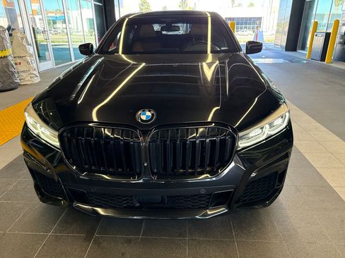 Used 2021 BMW 750i xDrive w/ Autobahn Package AWD/4WD image 3