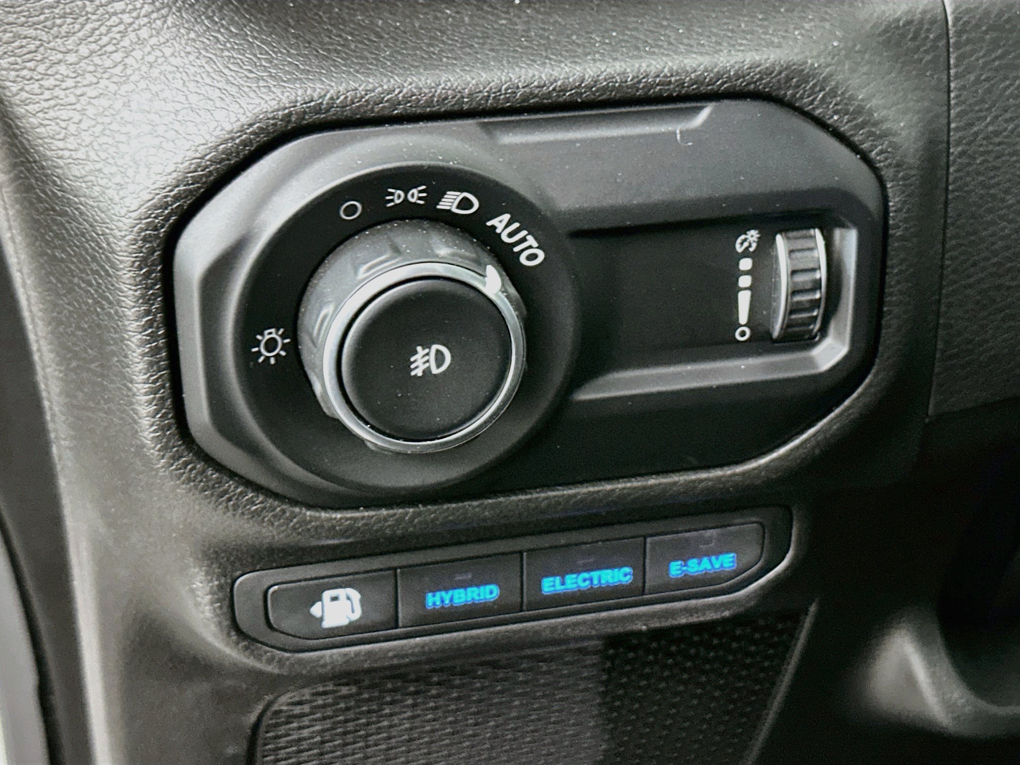 Used 2023 Jeep Wrangler Unlimited w/ Cold Weather Group AWD/4WD image 16