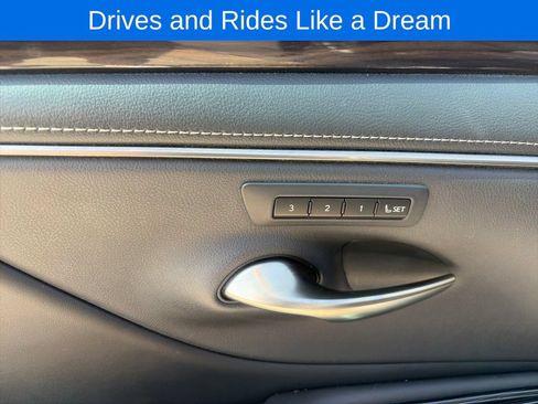 Used 2019 Lexus ES 300h w/ Premium Package FWD image 31