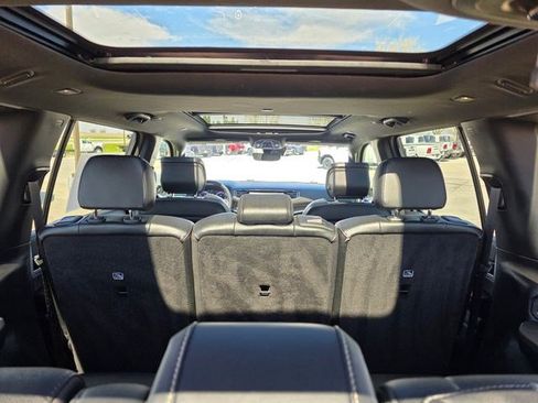 Used 2022 Jeep Wagoneer Series I w/ Premium Group I AWD/4WD image 11