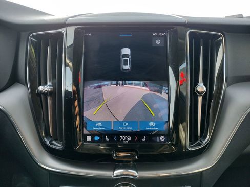 Used 2023 Volvo XC60 B5 Core image 4