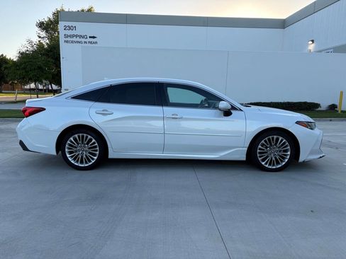 Used 2019 Toyota Avalon Limited w/ Advanced Safety Package FWD image 7