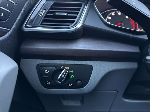 Used 2022 Audi Q5 2.0T Premium w/ Convenience Package image 37