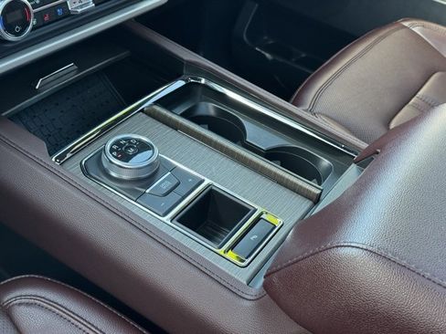 Used 2024 Ford Expedition Limited image 19