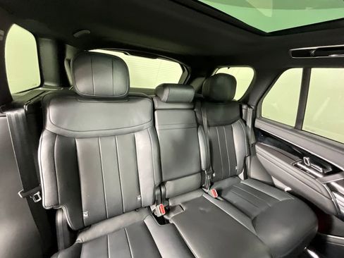 Certified 2025 Land Rover Range Rover SE image 22