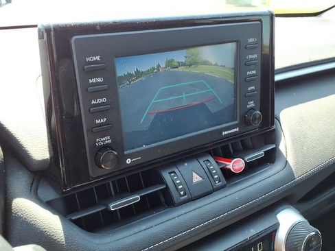 Used 2021 Toyota RAV4 XLE Premium image 15