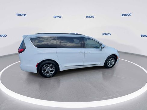 Used 2022 Chrysler Pacifica Limited image 9