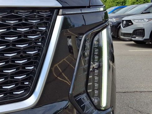 Used 2025 Cadillac Escalade Premium Luxury AWD/4WD image 9