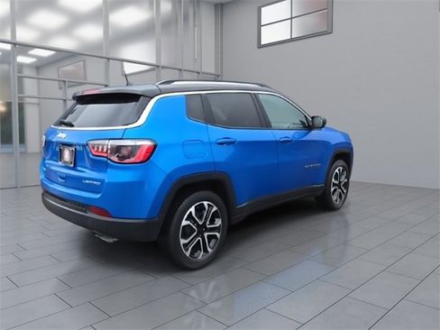 Used 2022 Jeep Compass Limited image 8