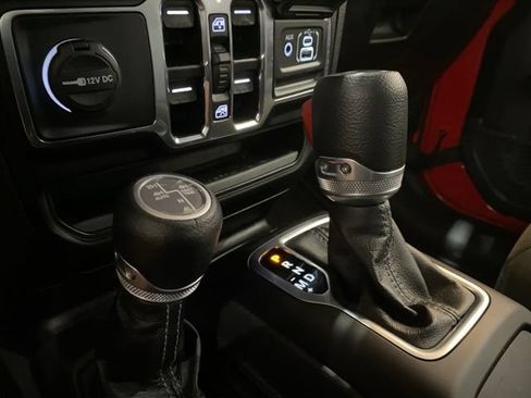 Used 2025 Jeep Wrangler Unlimited Sahara w/ Safety Group AWD/4WD image 59