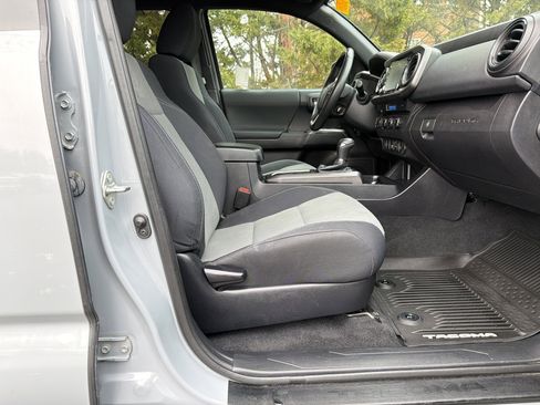 Used 2021 Toyota Tacoma TRD Off-Road w/ Technology Package image 31