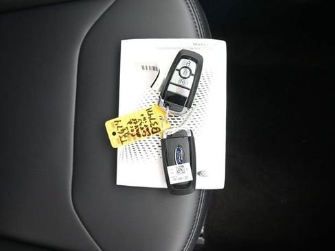 New 2025 Ford Maverick Lariat w/ Black Appearance Package image 10