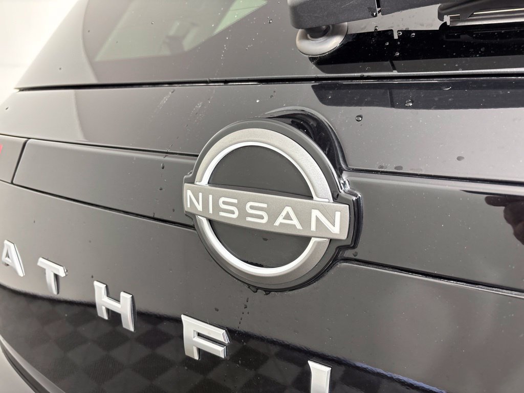 Used 2023 Nissan Pathfinder Platinum w/ Cargo Package AWD/4WD image 16