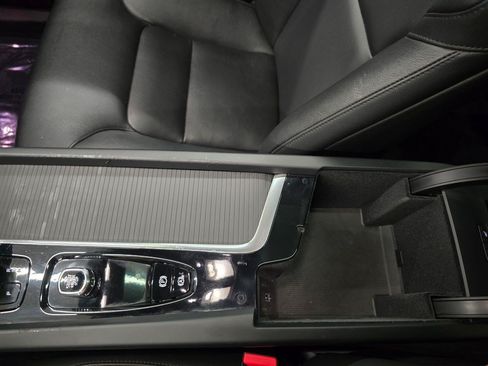 Used 2023 Volvo XC60 B5 Core AWD/4WD image 24