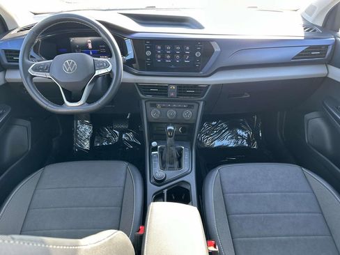 Used 2022 Volkswagen Taos SE w/ Panoramic Sunroof Package image 16