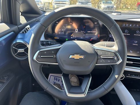 New 2026 Chevrolet Equinox EV LT image 17