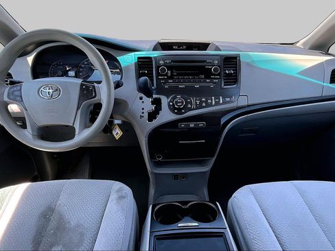 Used 2014 Toyota Sienna LE FWD image 14