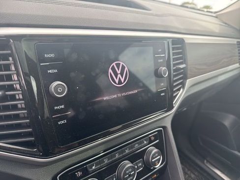 Used 2023 Volkswagen Atlas SE w/ Panoramic Sunroof Package FWD image 48