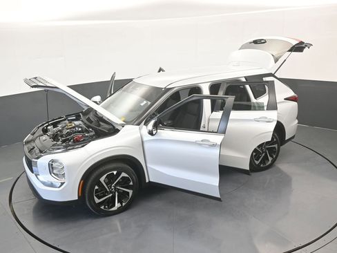 Used 2022 Mitsubishi Outlander ES image 61