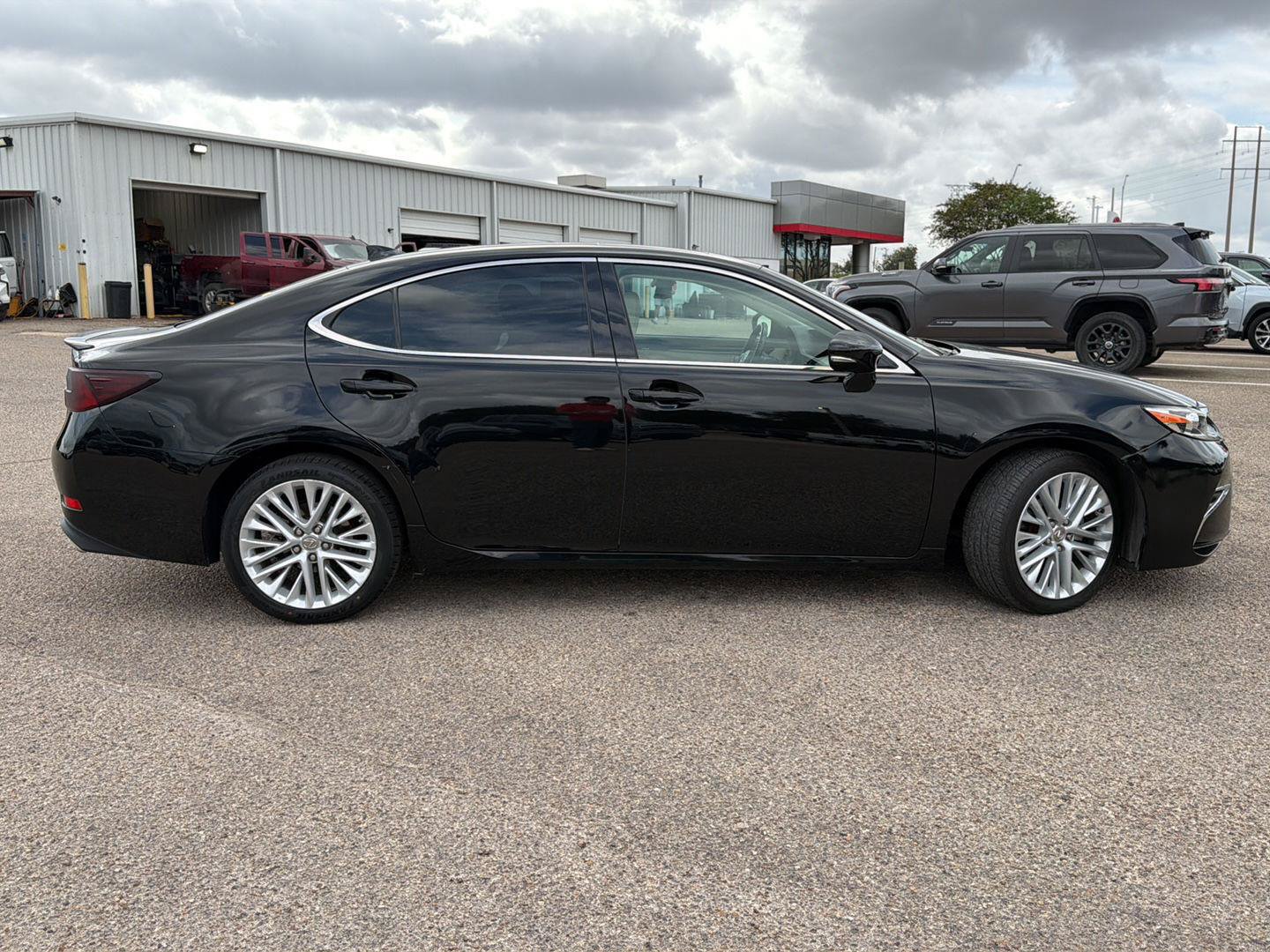 Used 2016 Lexus ES 350 w/ Luxury Package w/Wood Trim FWD image 8