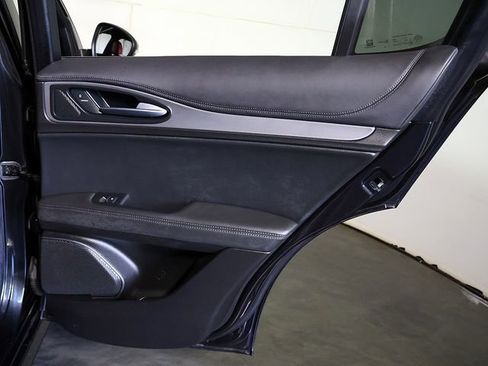 Used 2023 Alfa Romeo Stelvio Veloce AWD/4WD image 34