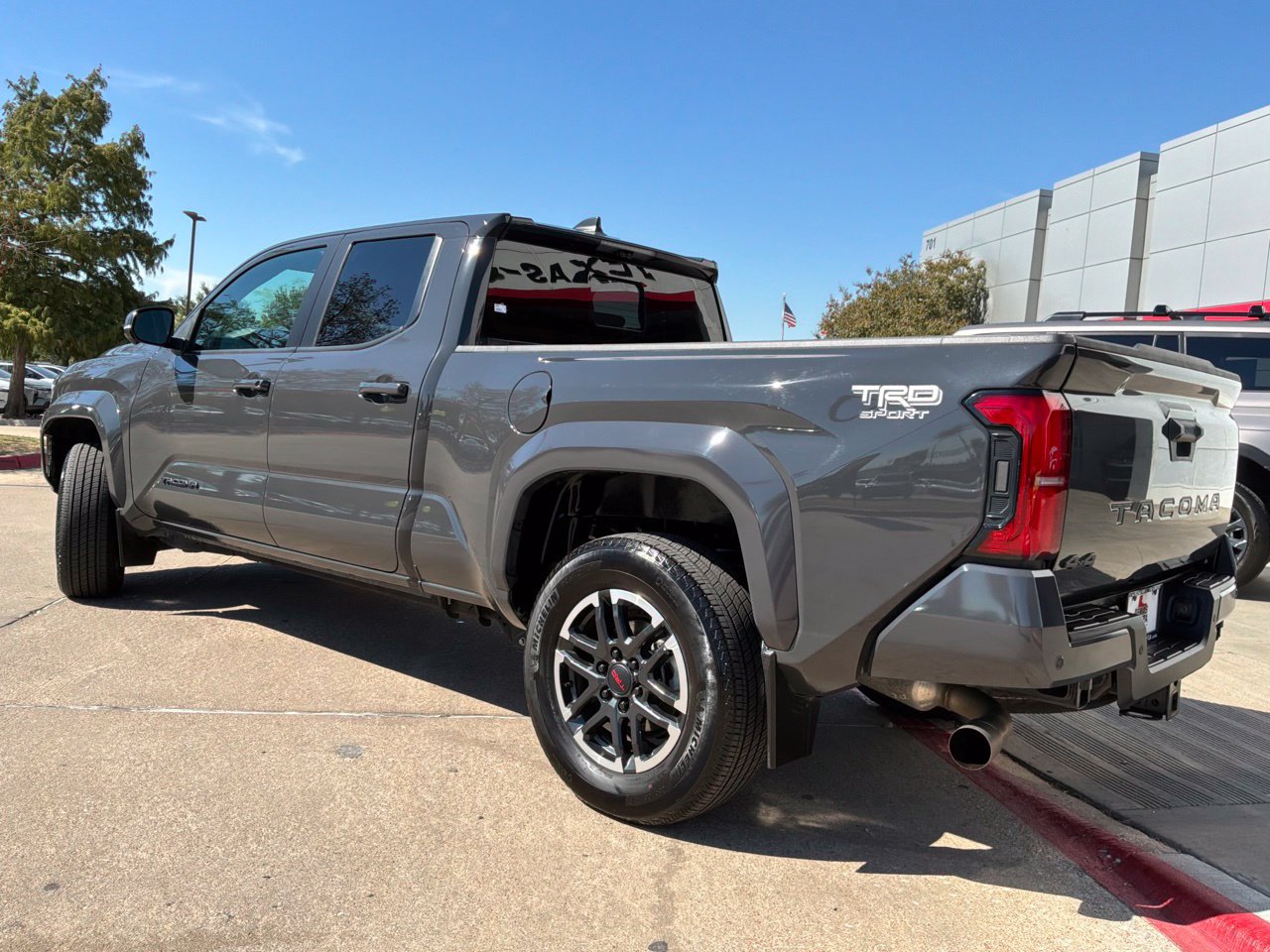 Used 2024 Toyota Tacoma TRD Sport w/ TRD Sport Premium Package AWD/4WD image 8