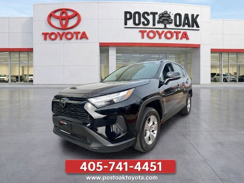 Used 2025 Toyota RAV4 XLE FWD image 12