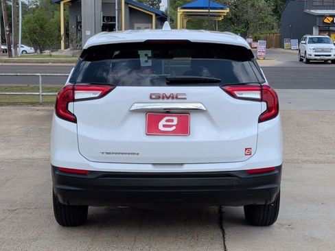 Used 2024 GMC Terrain SLE image 7